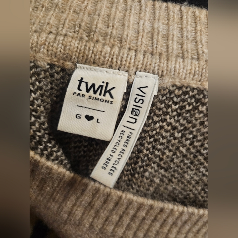 Twik Teddy Bear Sweater - Picture 5 of 6
